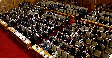 Глоба от 2000 до 6000 лева за унищожаване или повреда на културна ценност, освен ако деянието не е престъпление, реши парламентът с приетите на второ четене  ромени в Закона за културното наследство